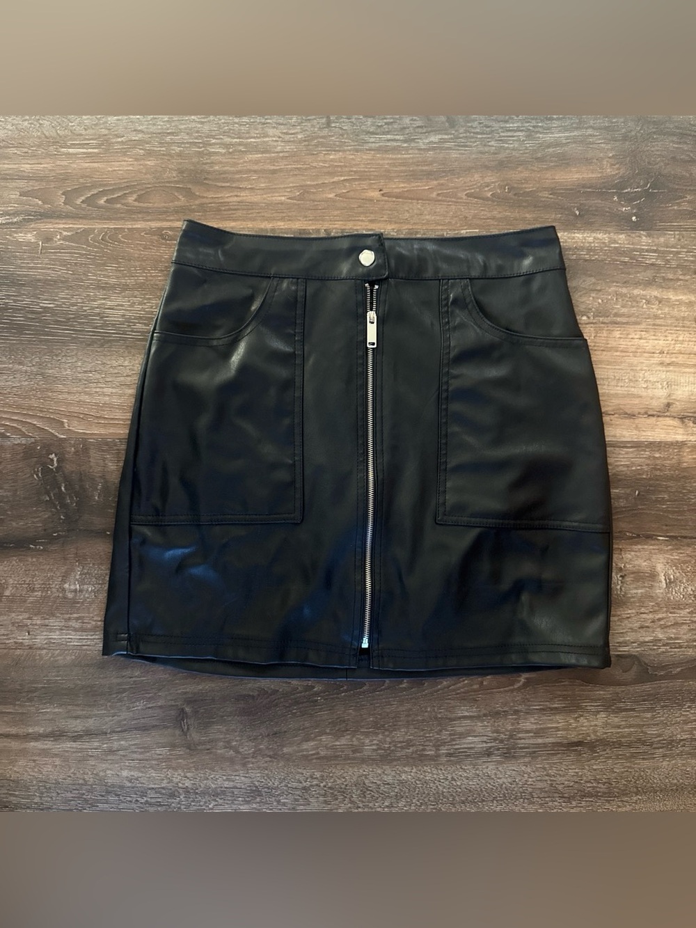 Love Tree Black Faux Leather Front-Zip Mini Skirt